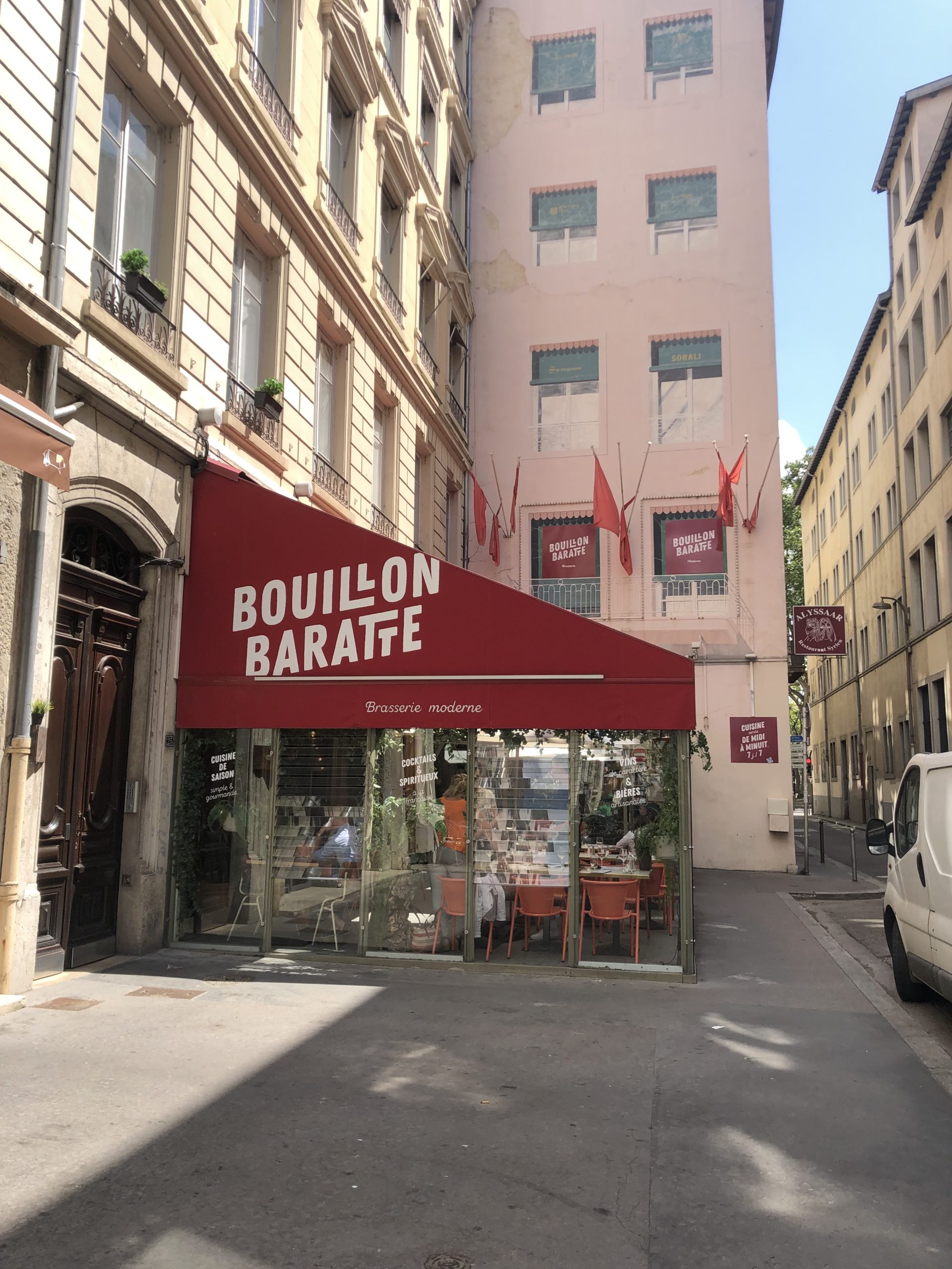 Bouillon Baratte , brasserie lyonnaise Lyon 1er Cinnamon and Cake