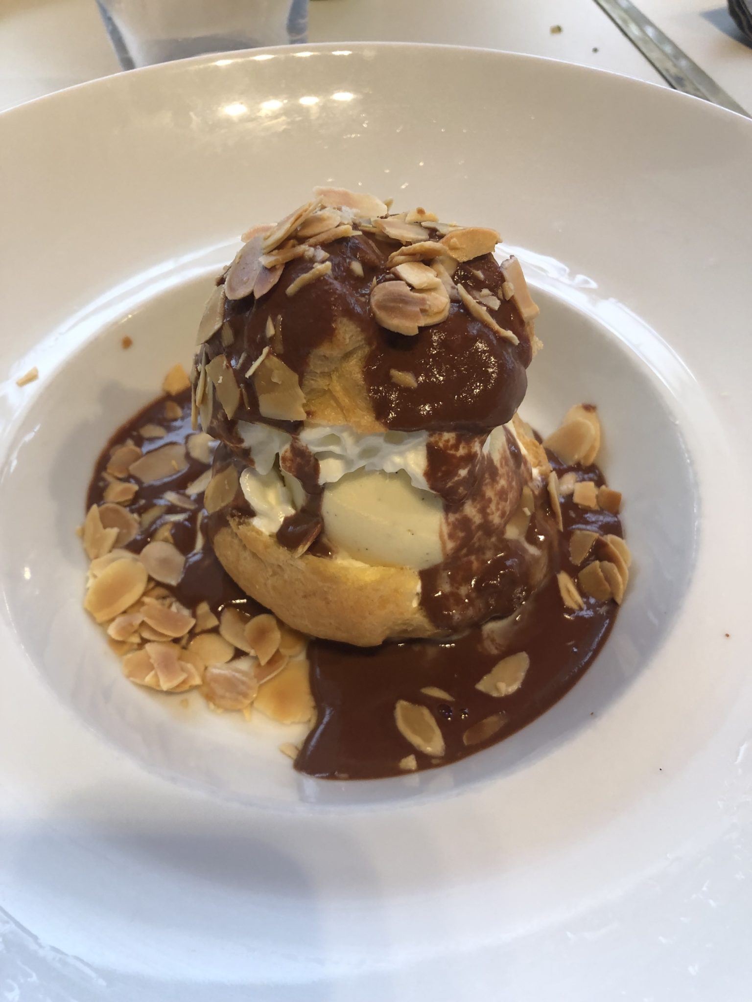 Bouillon Baratte , brasserie lyonnaise Lyon 1er Cinnamon and Cake